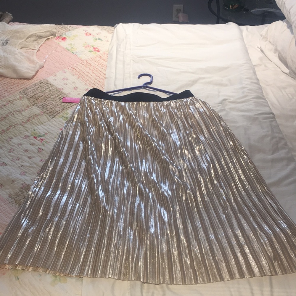 Metallic gold pleated skirt